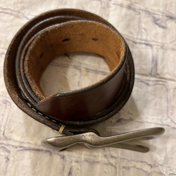 EDDIE BAUER VINTAGE DISTRESSED RUGGED BROWN ITALIAN LEATHER MENS BELT SIZE 42 - Picture 2 of 8